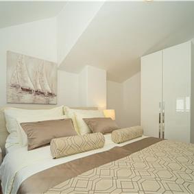 6 Bedroom Beachfront Villa with Heated Pool near Vela Luka on Korcula Island, Sleep 12
